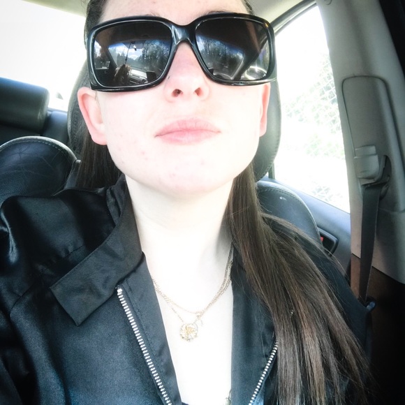 Meet your Posher, Katie the Jeans Queen!!! 👖👑 - Picture 5 of 8